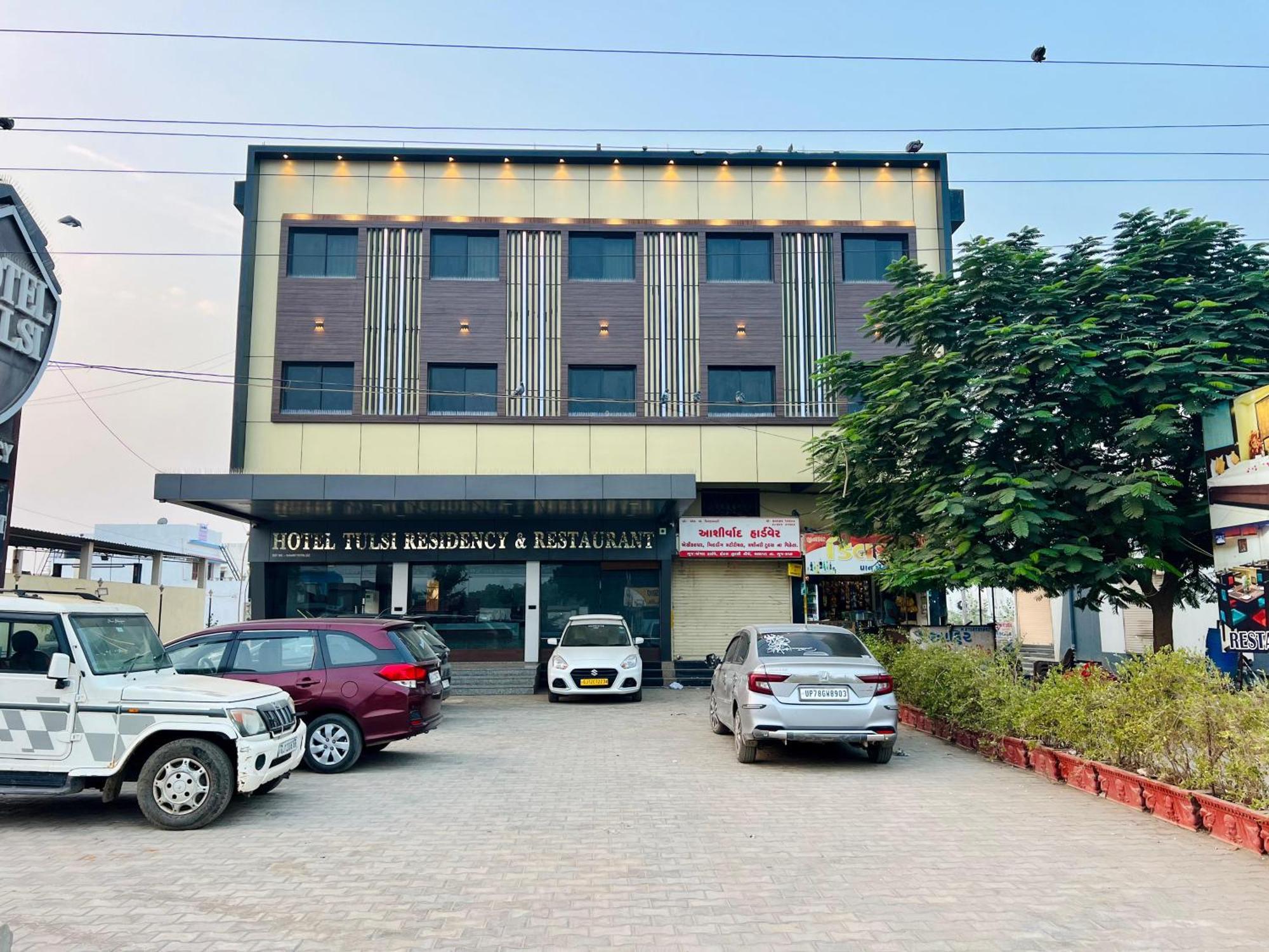 בהוי Hotel Tulsi Residency מראה חיצוני תמונה