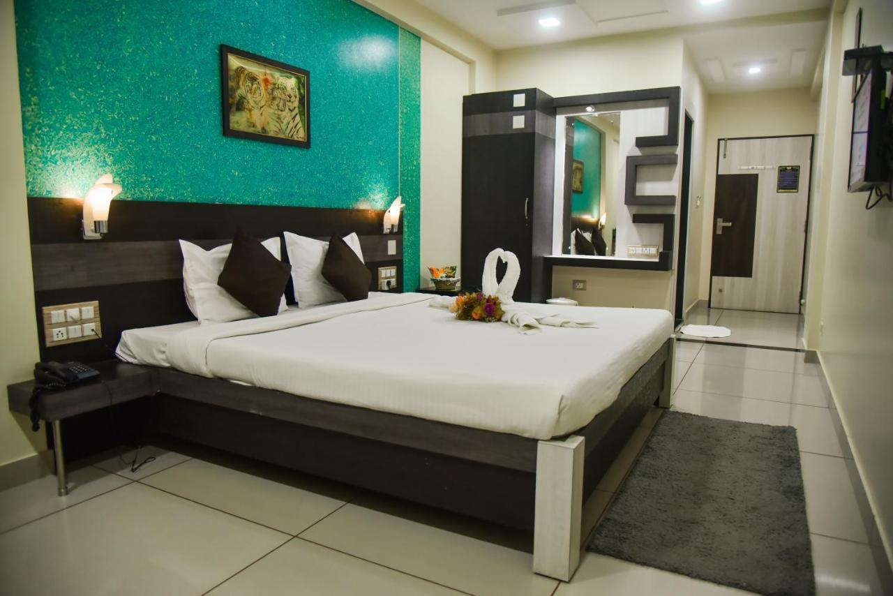בהוי Hotel Tulsi Residency מראה חיצוני תמונה